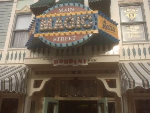 Houdini Magic's
Disneyland magic shop